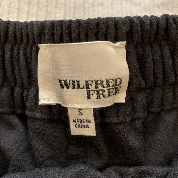 Aritzia Wilfred Free Vegan Leather Suede Shorts - Picture 3 of 6